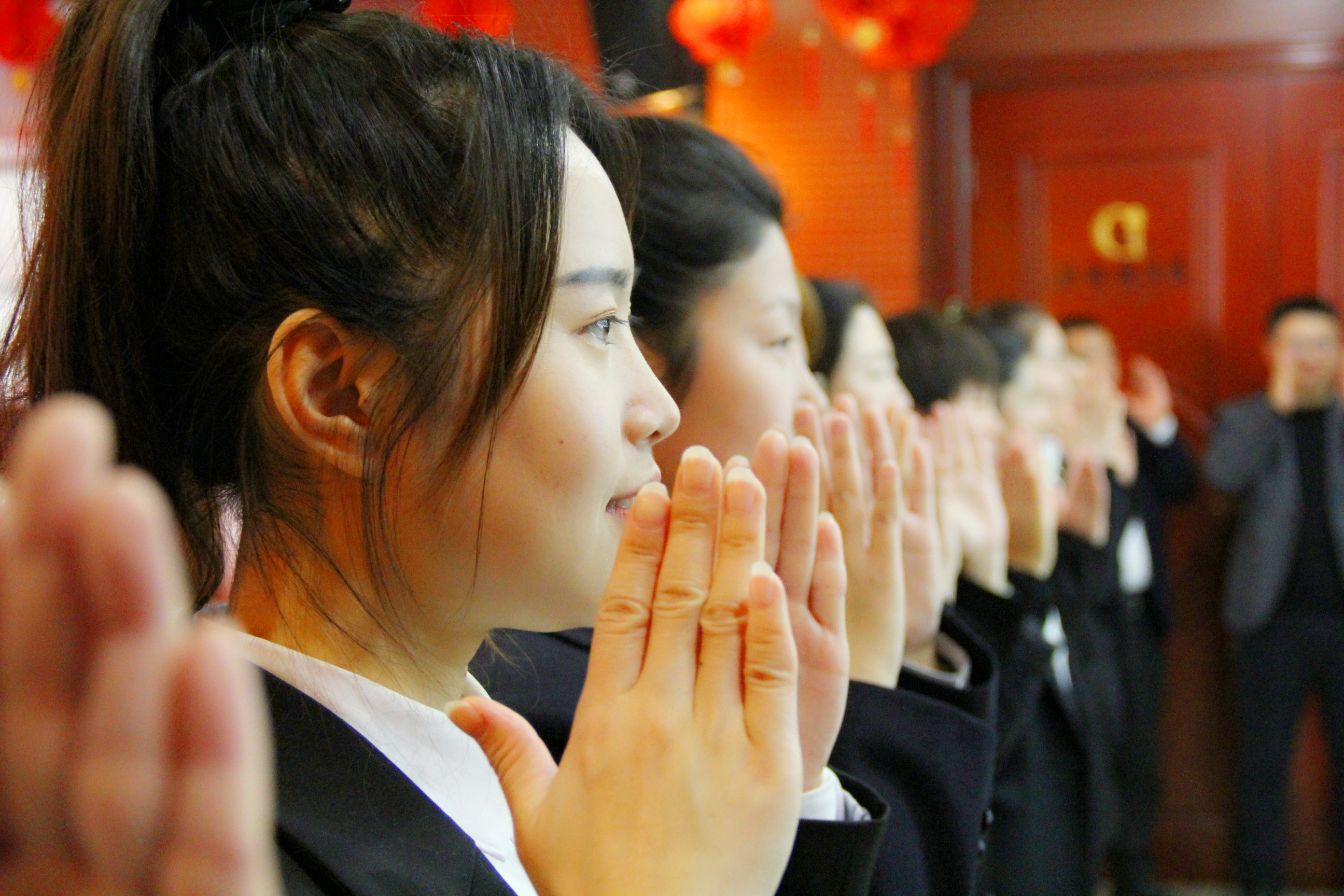 全面提升服務(wù)質(zhì)量，樹立良好企業(yè)文化！