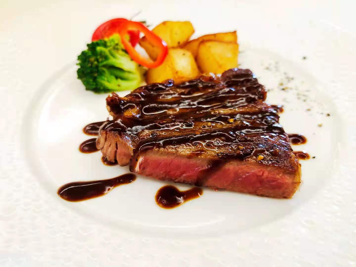 原價78元的牛排套餐只賣8.88元，吃起來就是個這？！
